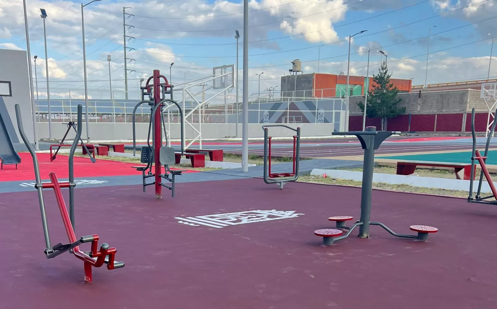 APARATOS DE GIMNASIO AL AIRE LIBRE